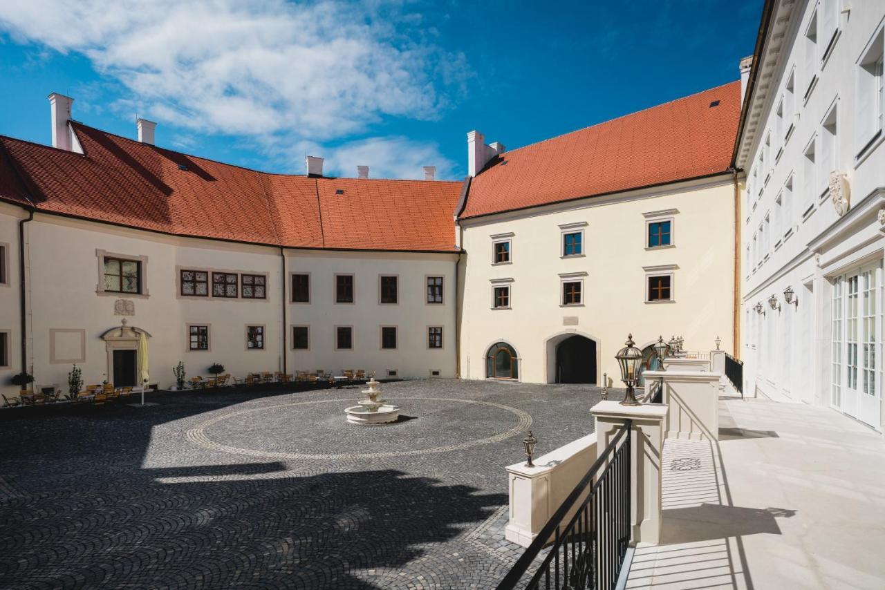 Palace Art Hotel Pezinok Exterior photo